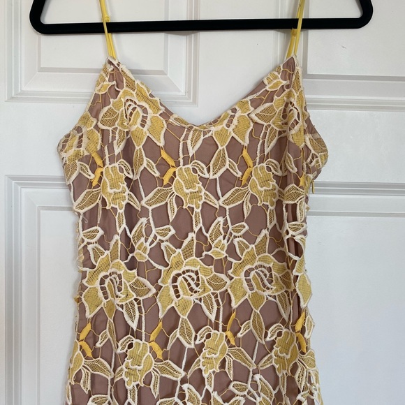 💋 NBD Donna Dress in Sunshine - Picture 6 of 11